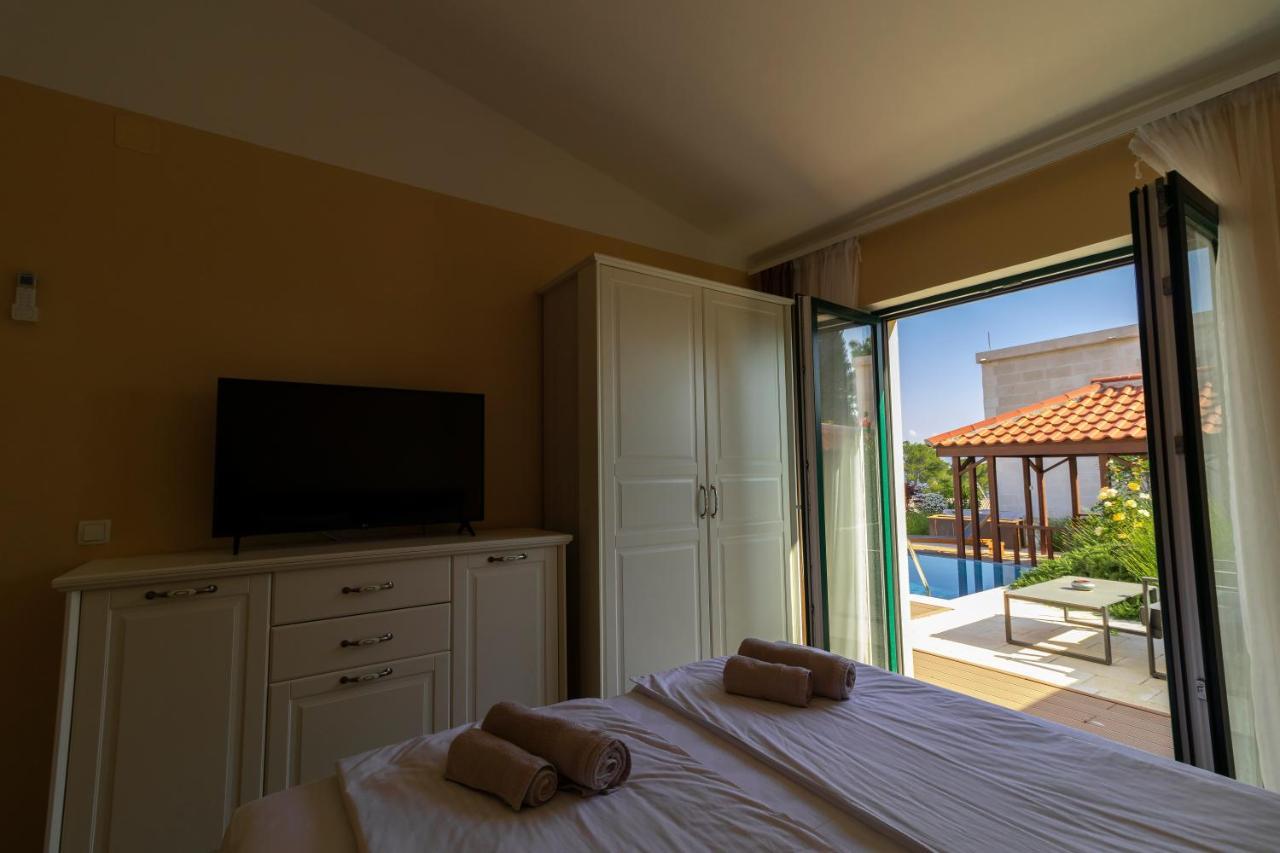 Sea Cats' Villas Sutivan Buitenkant foto