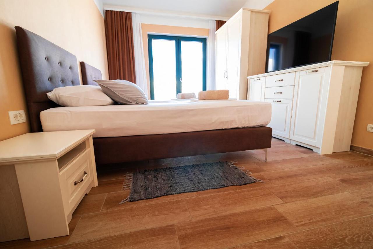 Sea Cats' Villas Sutivan Buitenkant foto