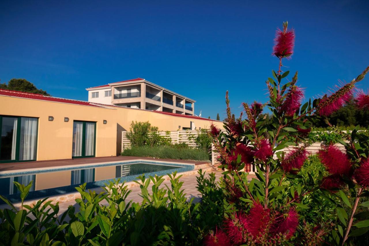Sea Cats' Villas Sutivan Buitenkant foto